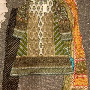 Sana Safinaz Lawn Embroidered 3-piece suit